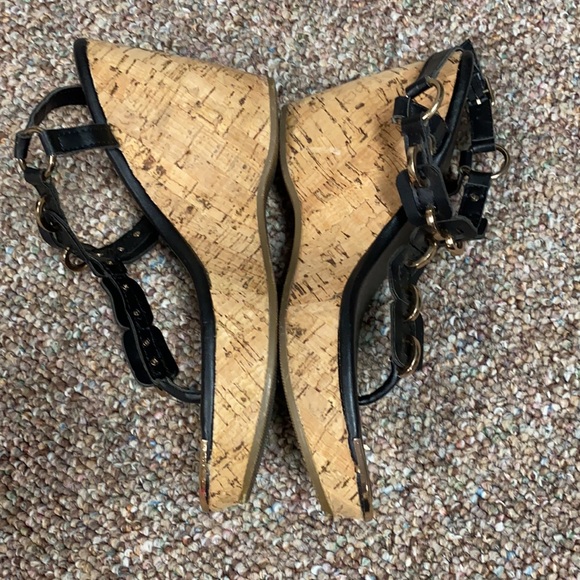 Maurices black/gold open toe heels with corkscrew. Size 8 4” heel - Picture 3 of 11